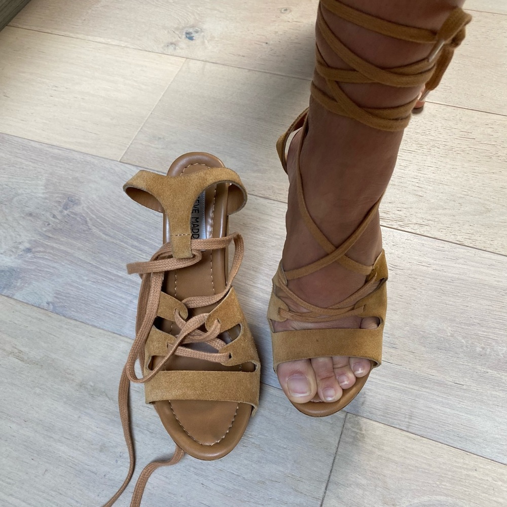 STEVE MADDEN SUEDE SHOELACE STRAP HEELS/WEDGES